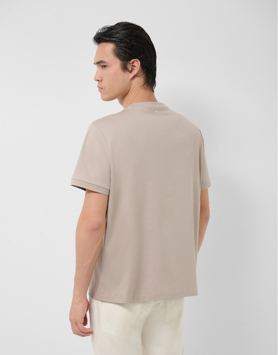 Camiseta manga corta visón con logo pecho | Roberto Verino