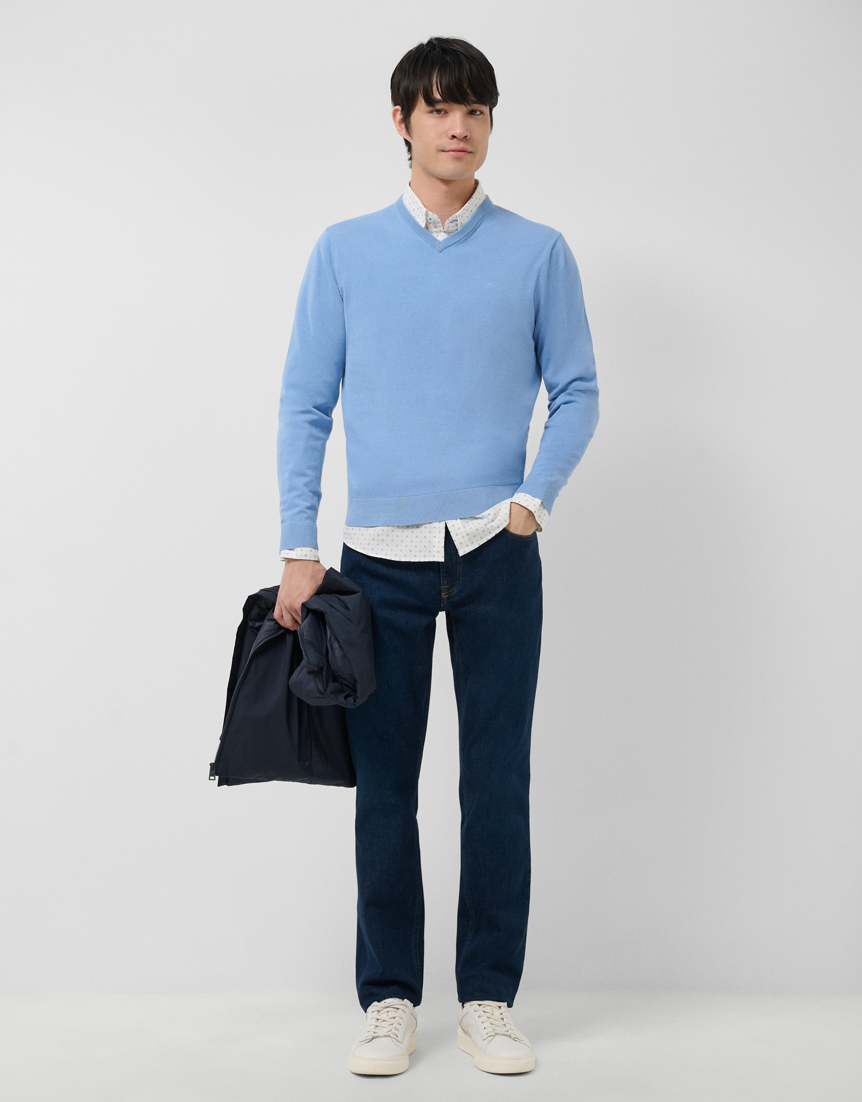 Light blue high twist V-neck jumper - Man | Roberto Verino