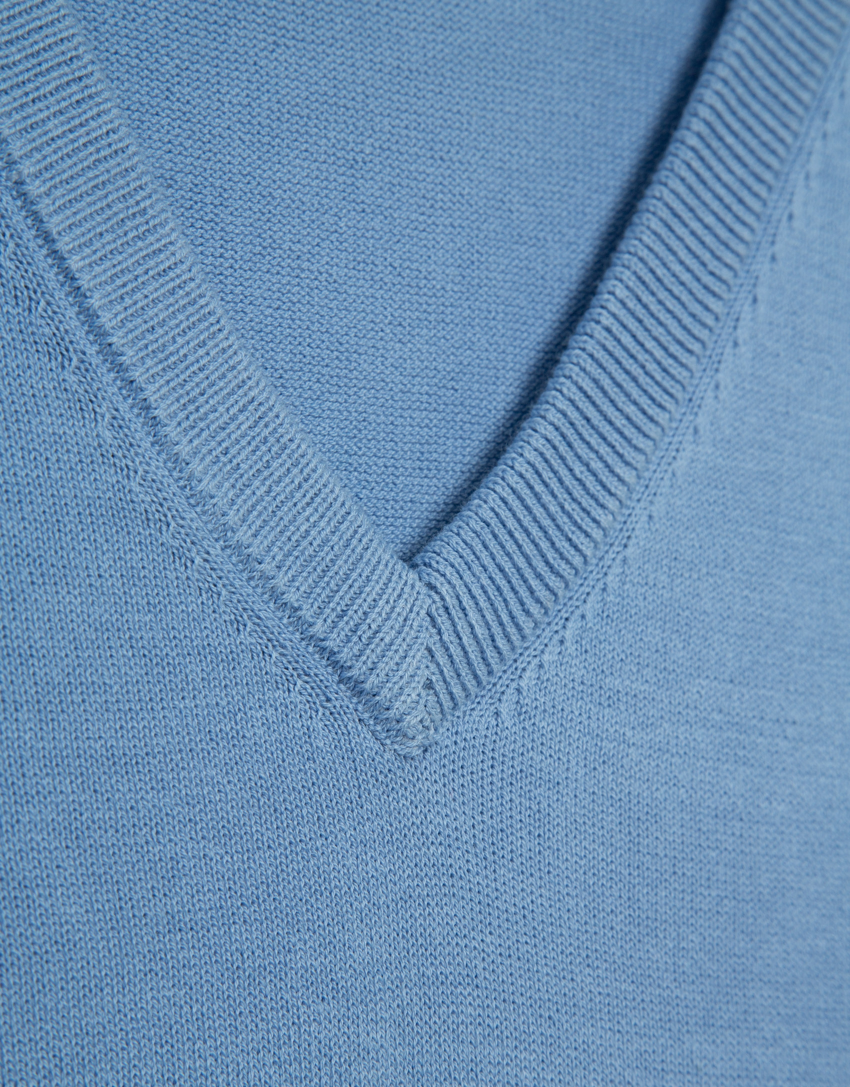 Light blue high twist V-neck jumper - Man | Roberto Verino
