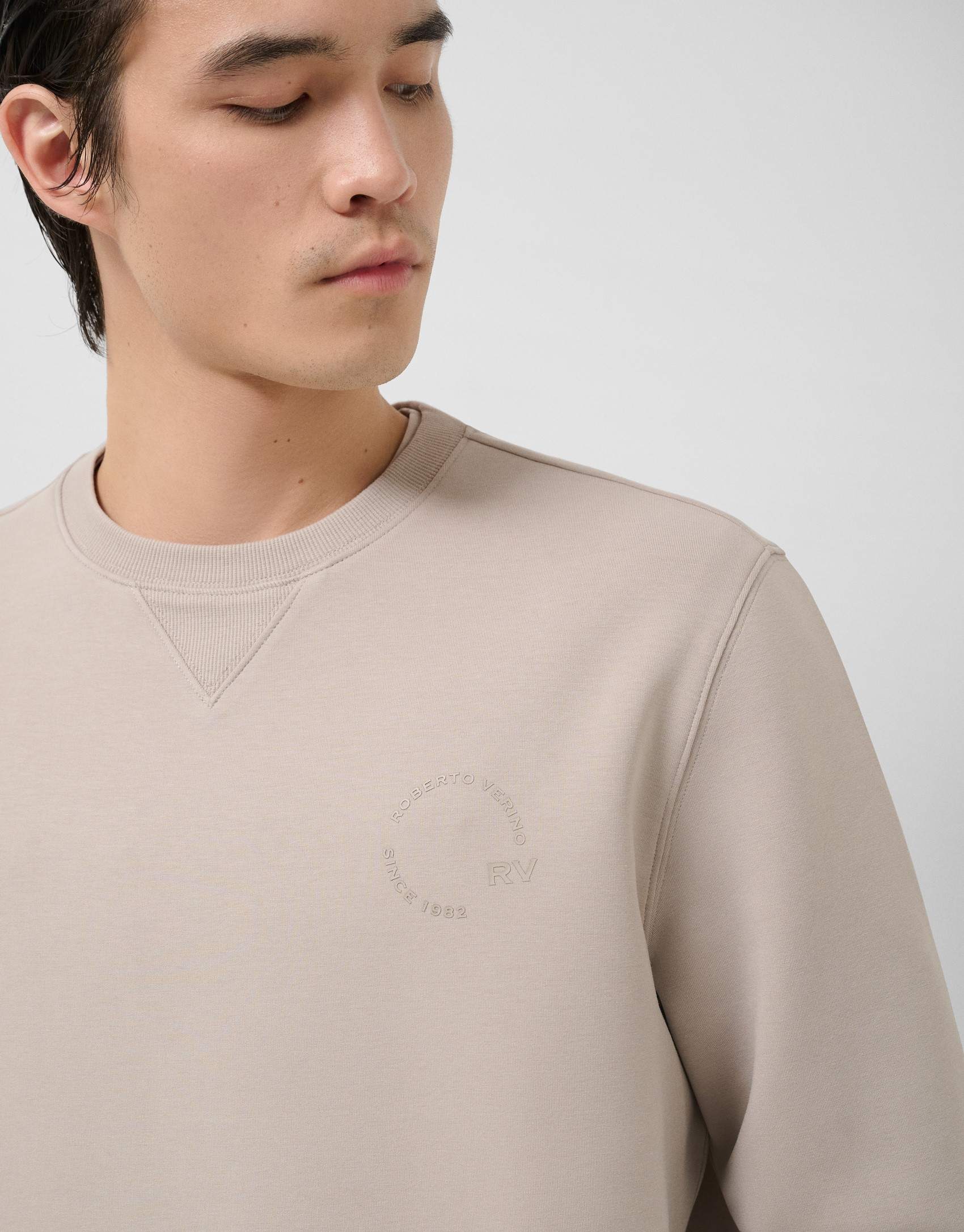 Sudadera visón logo a tono en pecho - Hombre | Roberto Verino