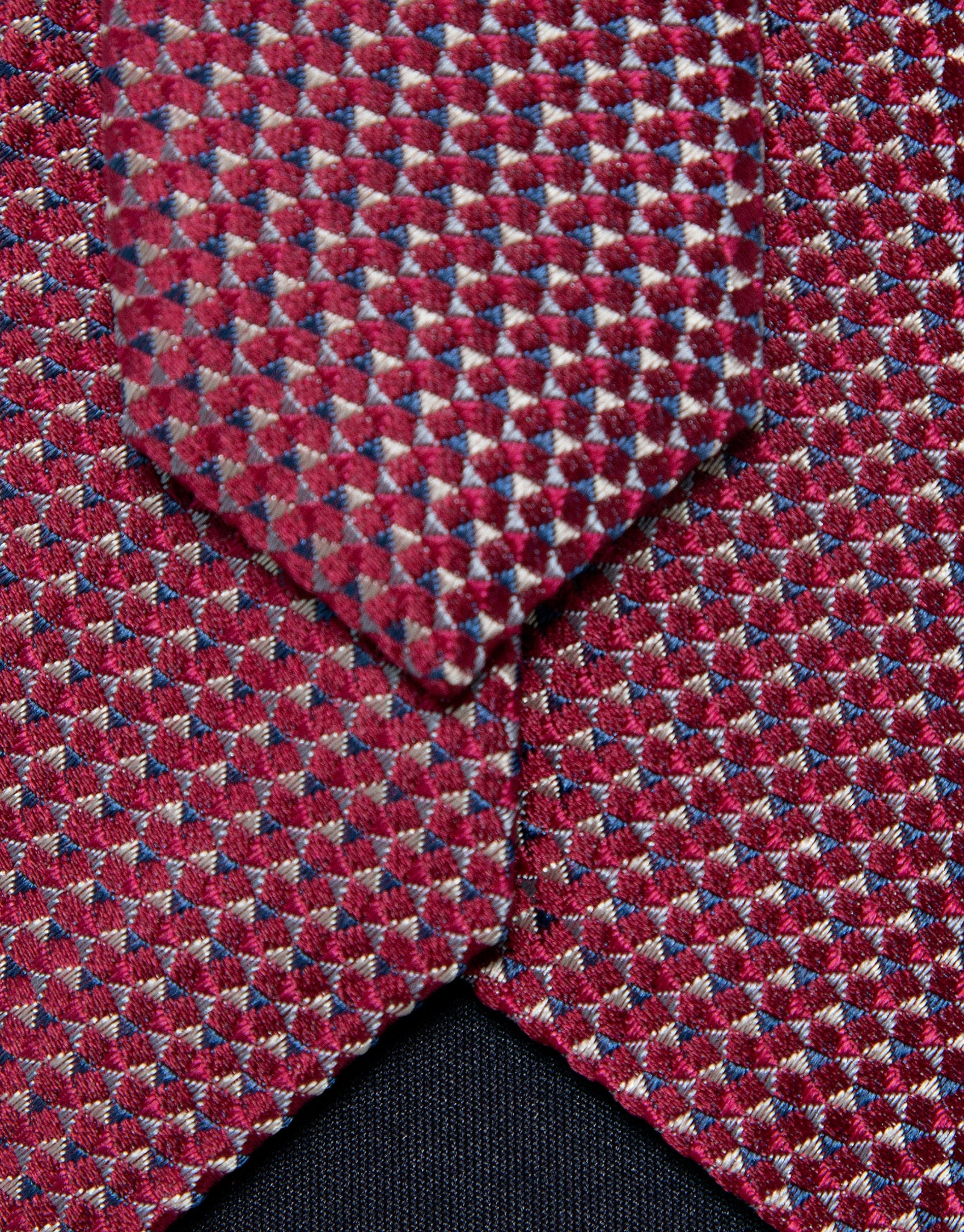 Silk tie with geometric rose jacquard pattern | Roberto Verino