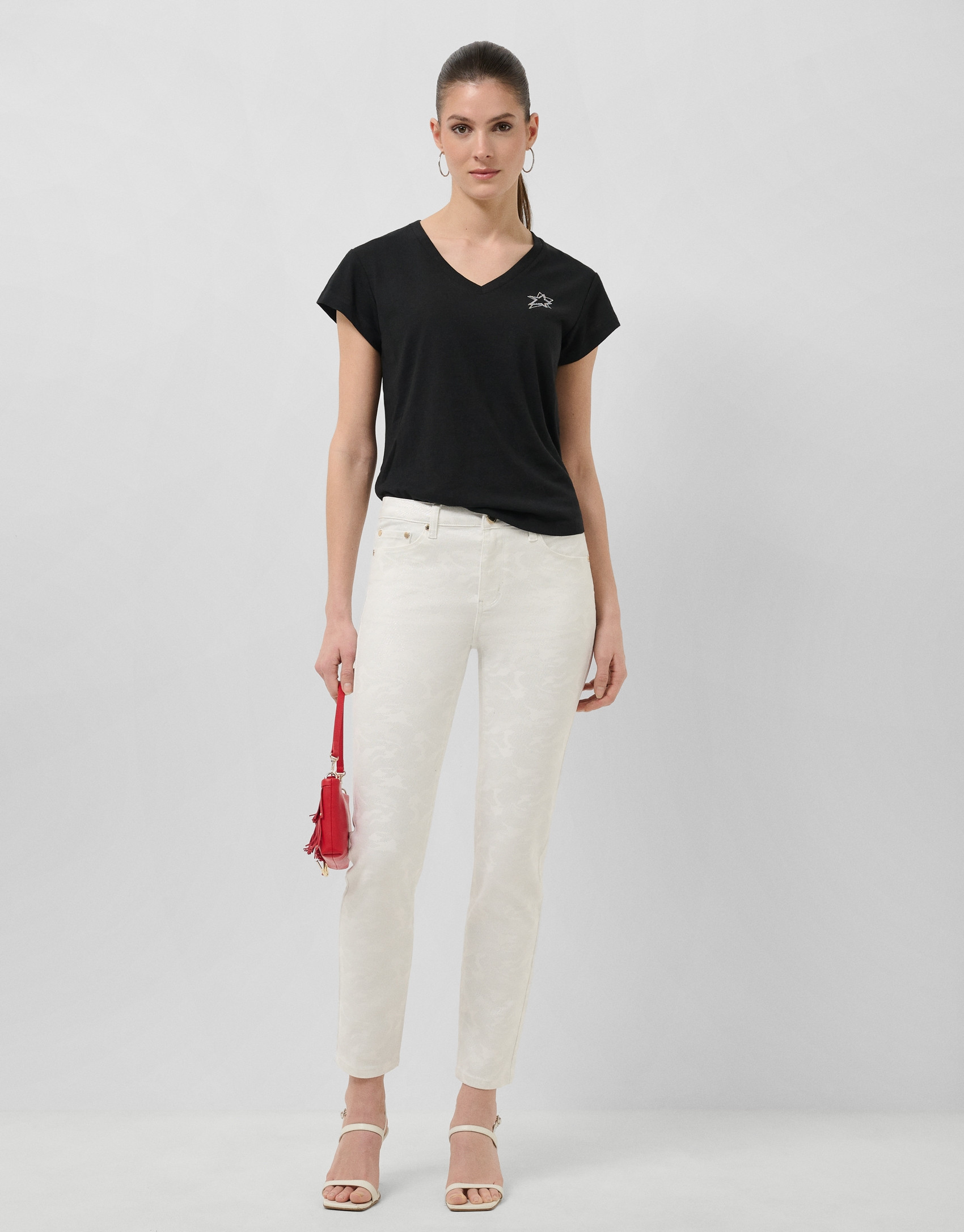 White five-pocket trousers with silver ... | Roberto Verino