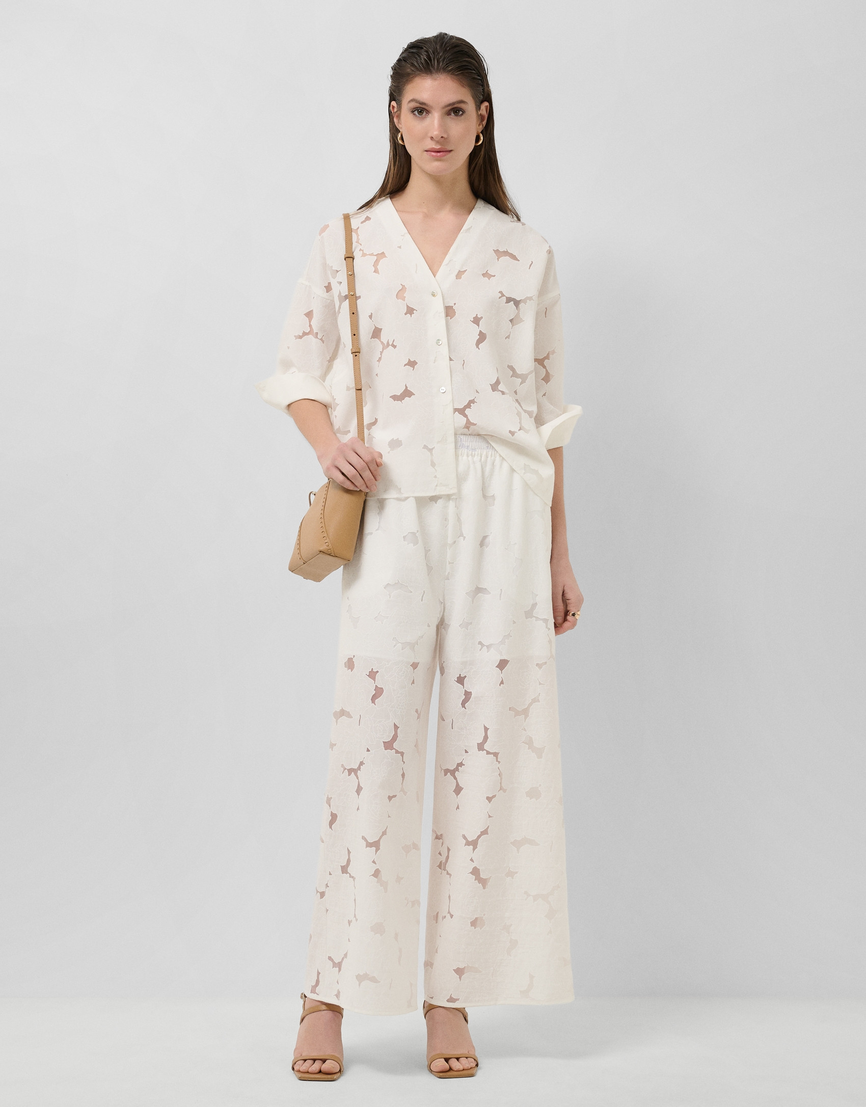 Oversized white devoré blouse with floral print | Roberto Verino