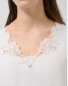 Camiseta manga corta escote bordado blanca | Roberto Verino