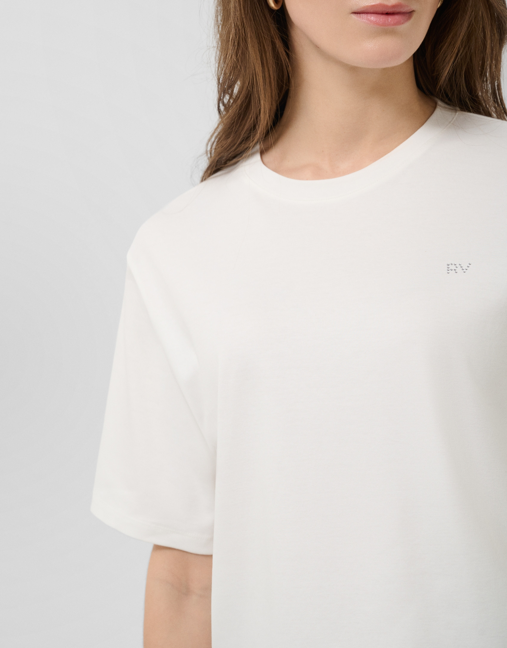 Camiseta oversize blanca con strass RV en pecho | Roberto Verino