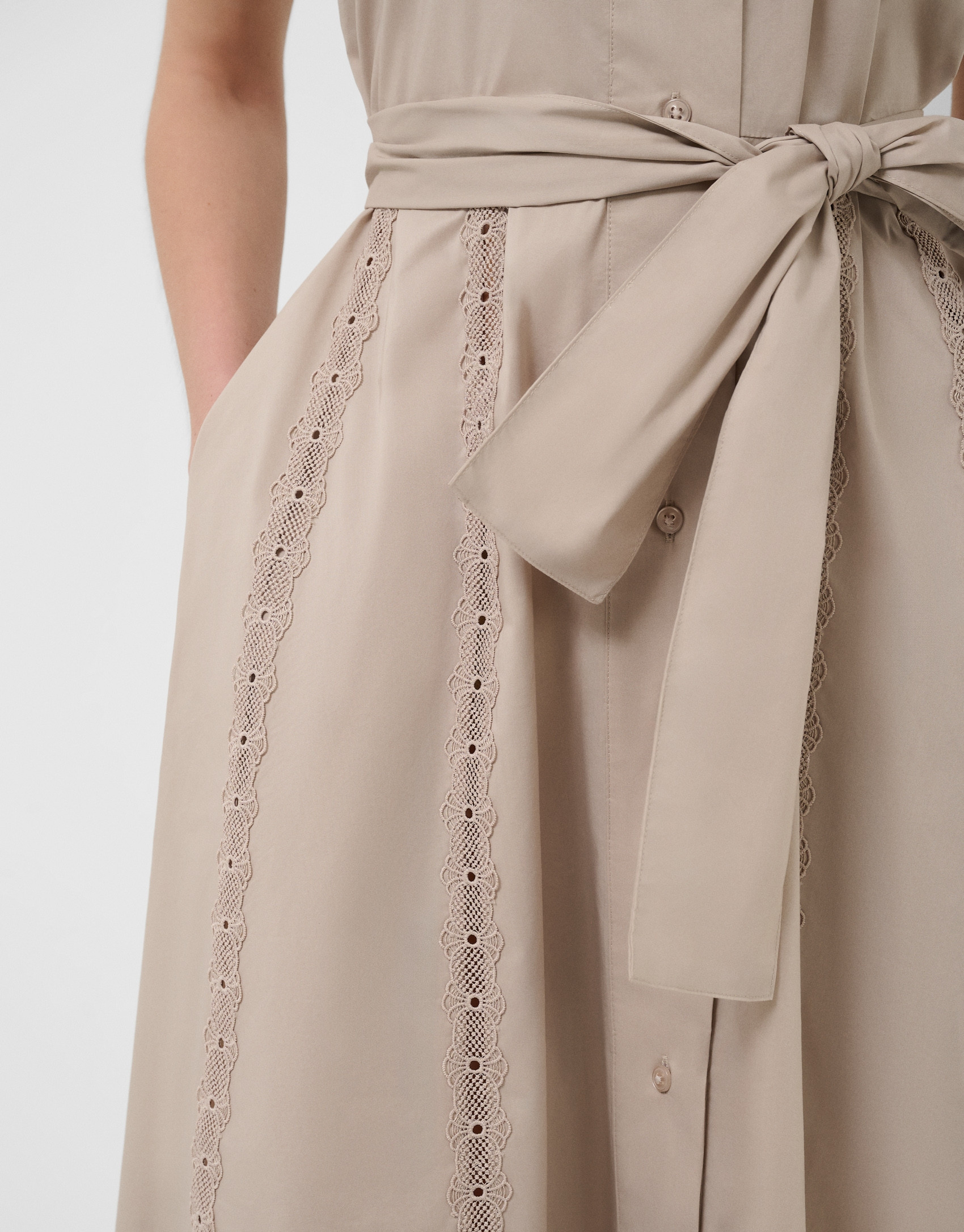 Vestido midi camisero cámel con tiras de encaje | Roberto Verino