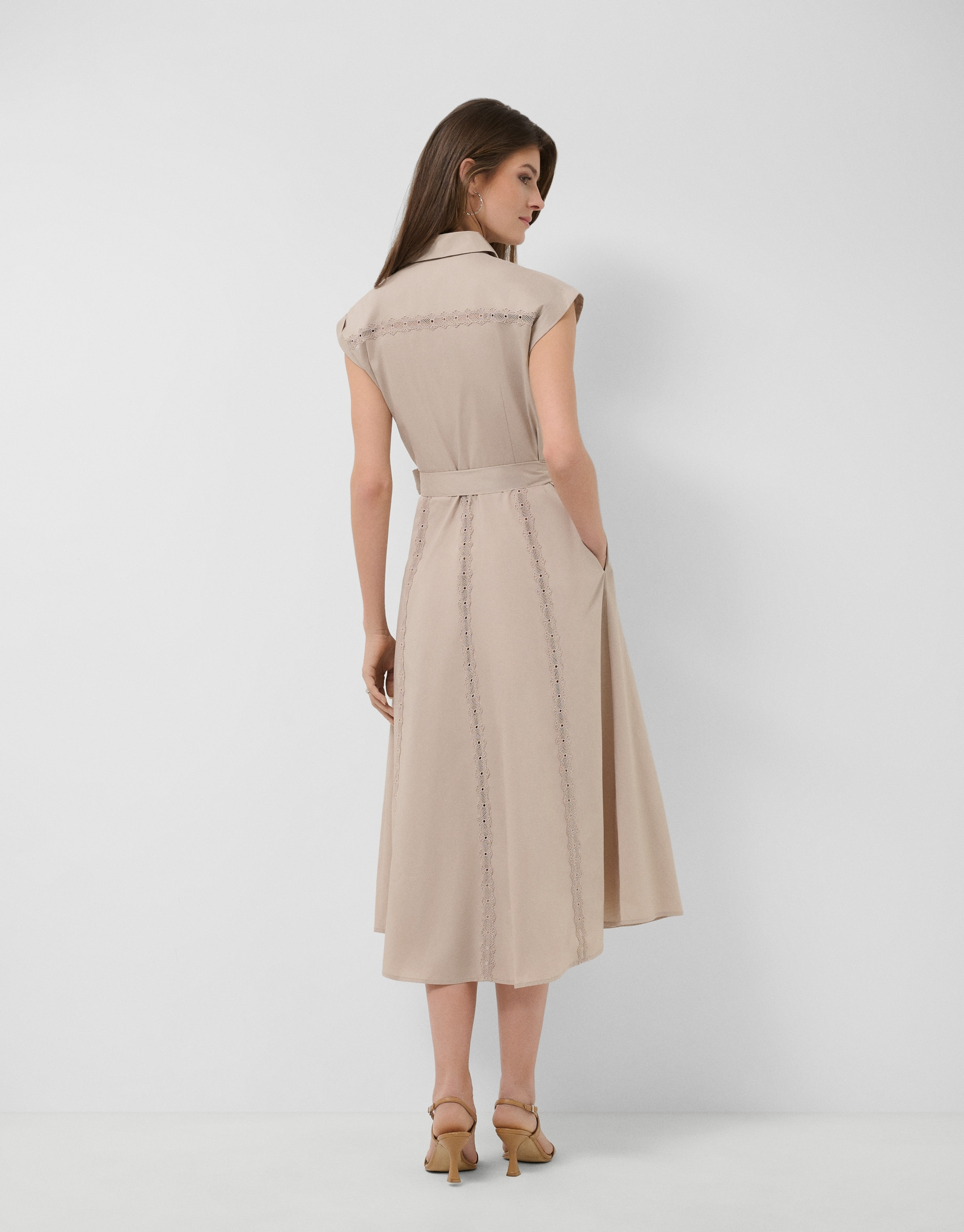 Vestido midi camisero cámel con tiras de encaje | Roberto Verino
