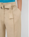 Pantalón fluido tonos beige claro con cinturón | Roberto Verino