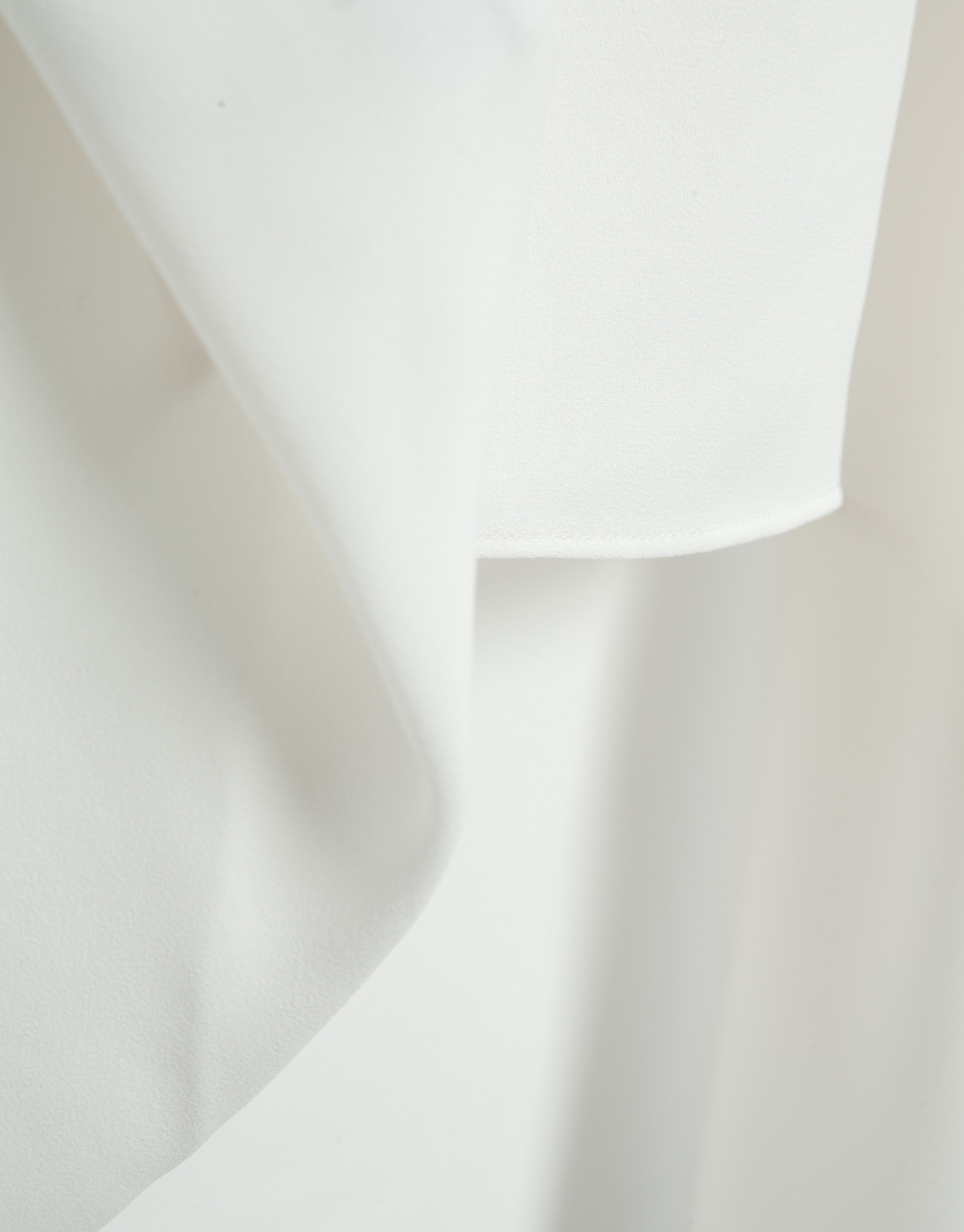 Long, flowing ecru blouse - Woman - SS2026 | Roberto Verino
