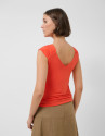Coral red t-shirt with gathered shoulder | Roberto Verino