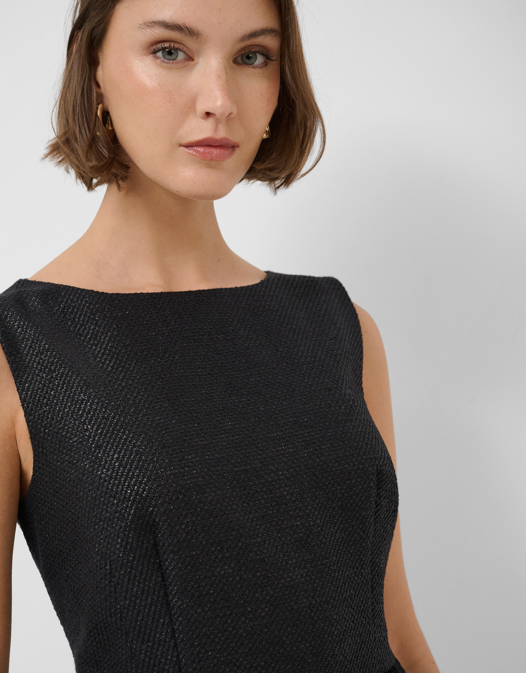 Straight sleeveless dress in black weave fabric | Roberto Verino