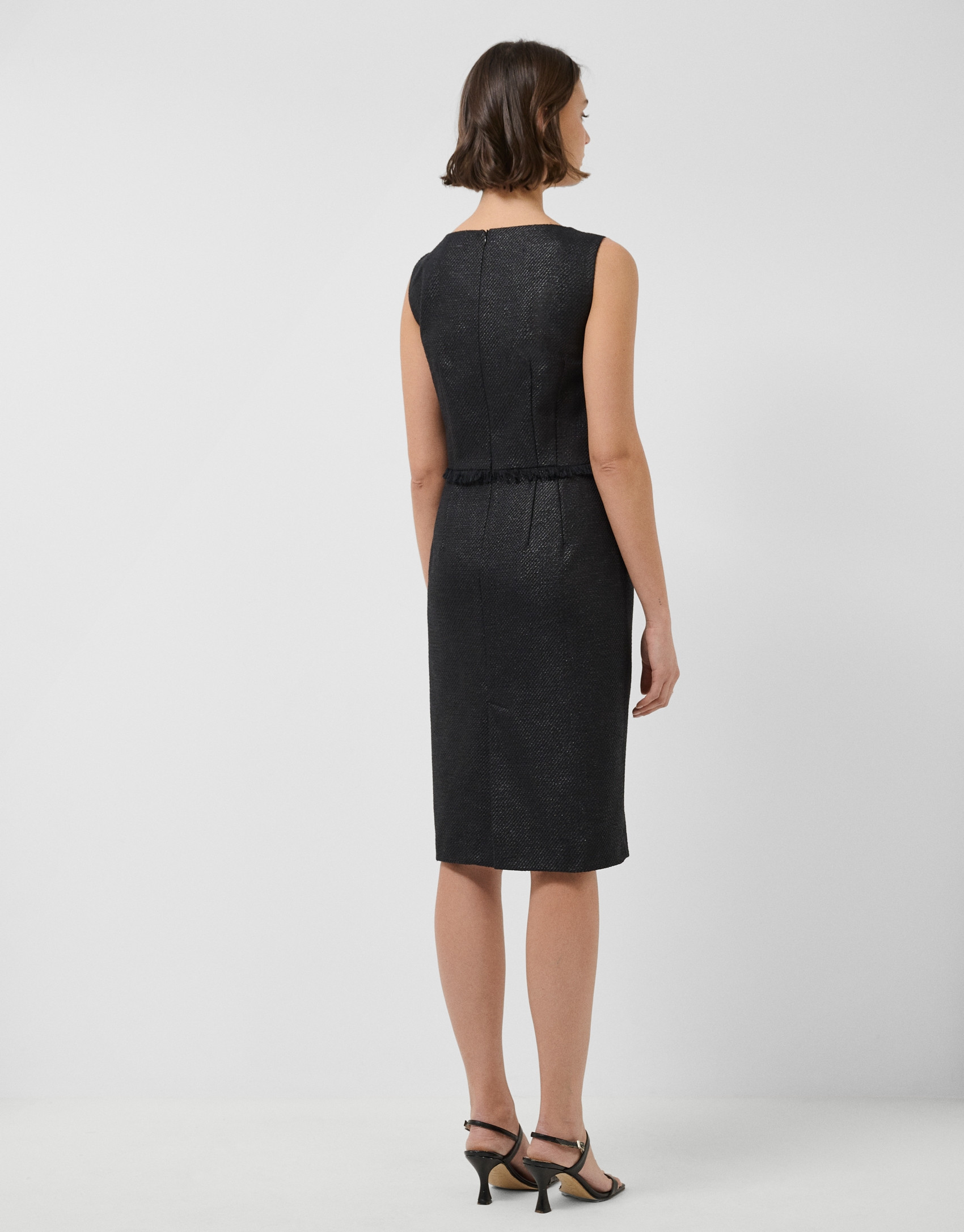 Straight sleeveless dress in black weave fabric | Roberto Verino
