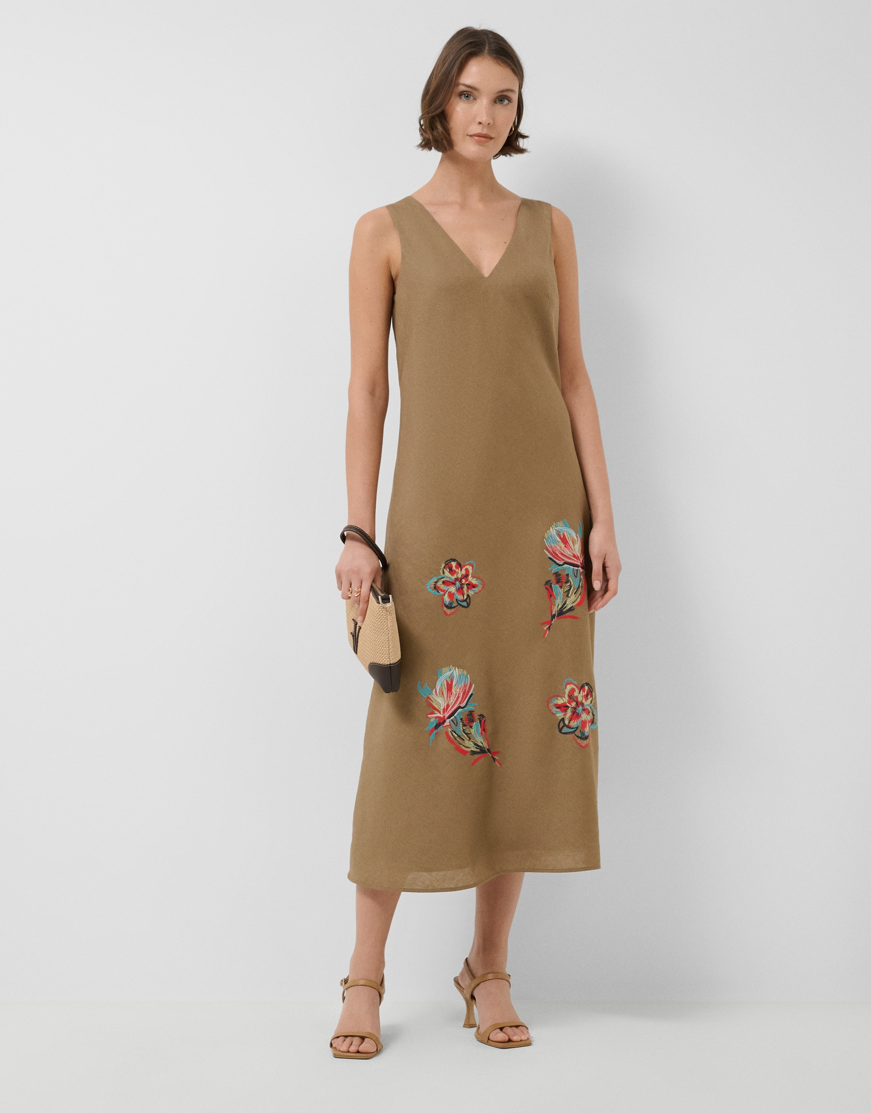 Vestido sin mangas lino cámel con bordado floral | Roberto Verino