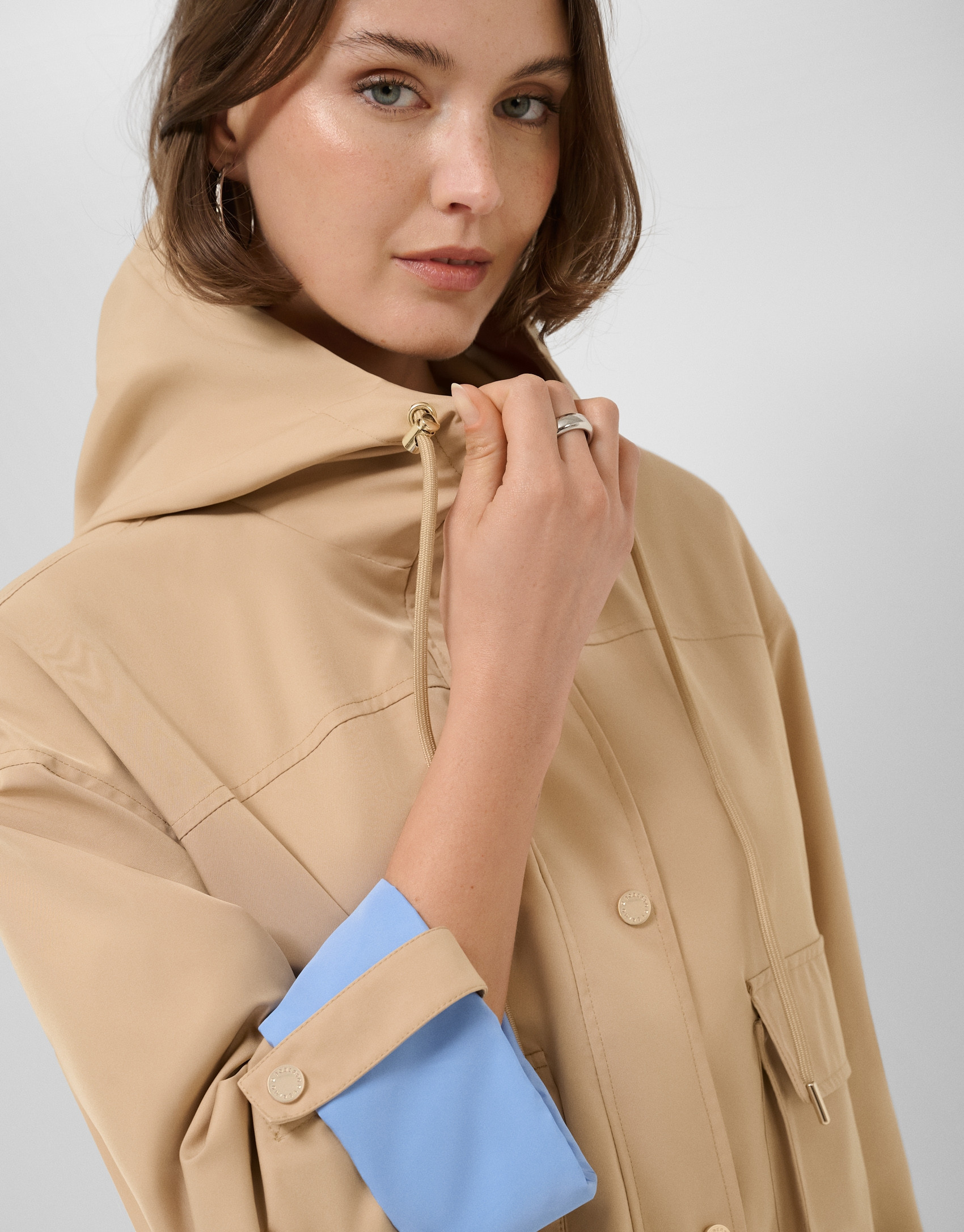 Camel technical fabric jacket with blue interior | Roberto Verino