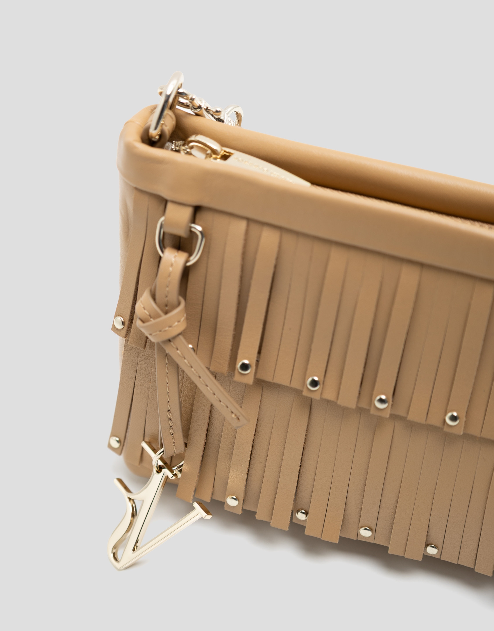 Chloe mini bag in hazelnut leather with fringe | Roberto Verino