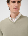 Light khaki high twist V-neck jumper - Man | Roberto Verino