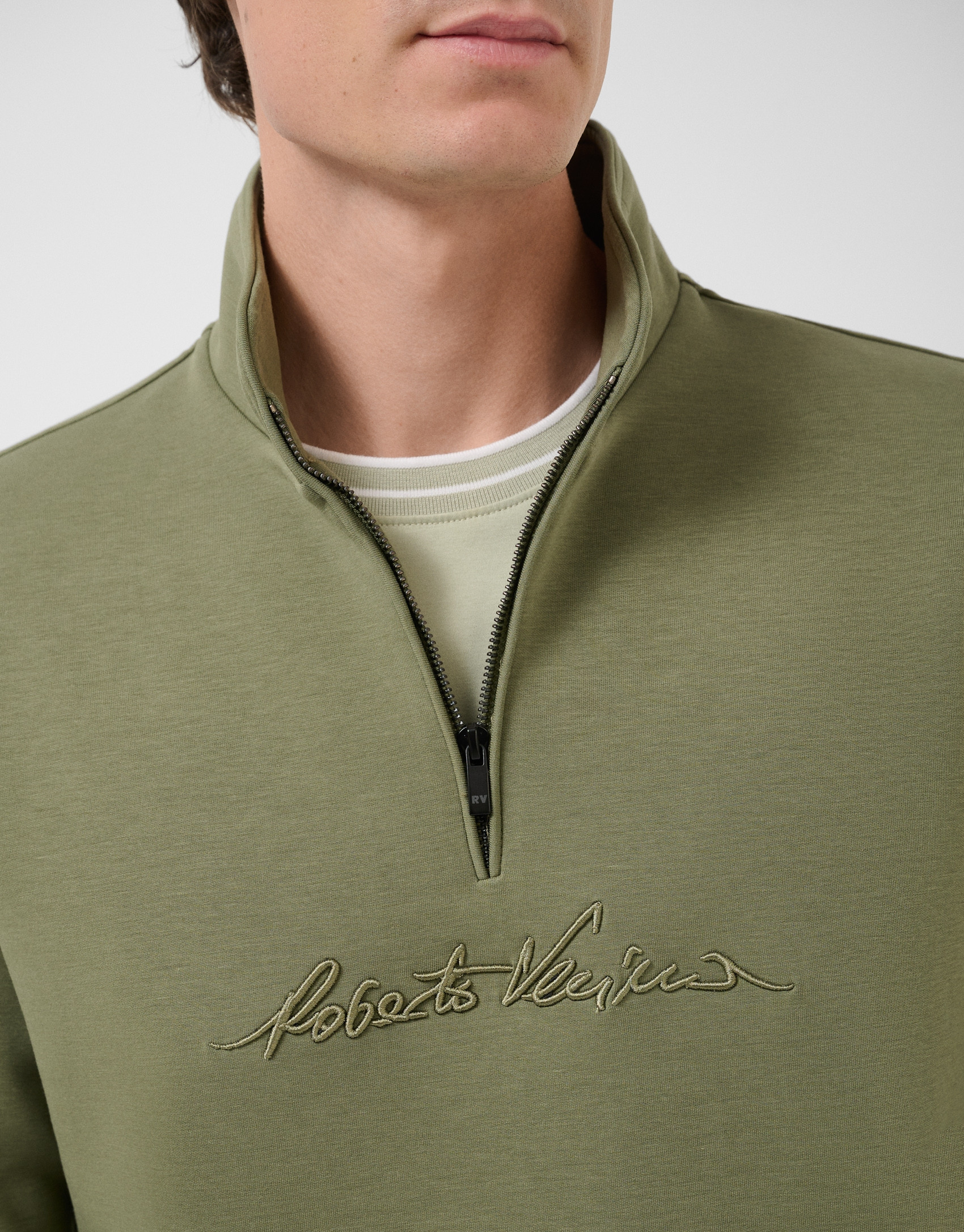 Sudadera media cremallera caqui logo pecho | Roberto Verino