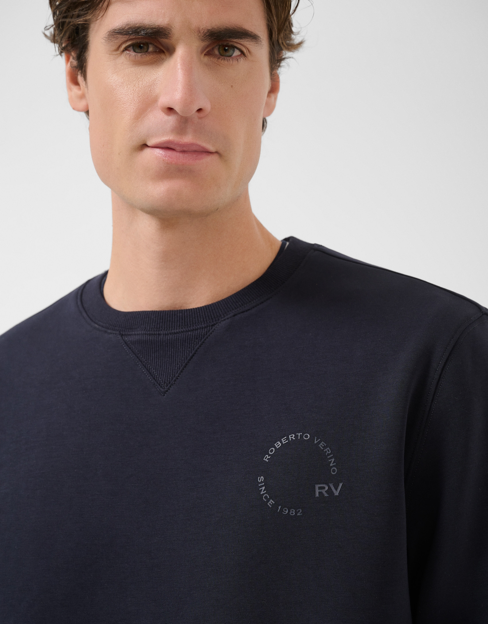 Navy sweatshirt with matching logo on chest | Roberto Verino
