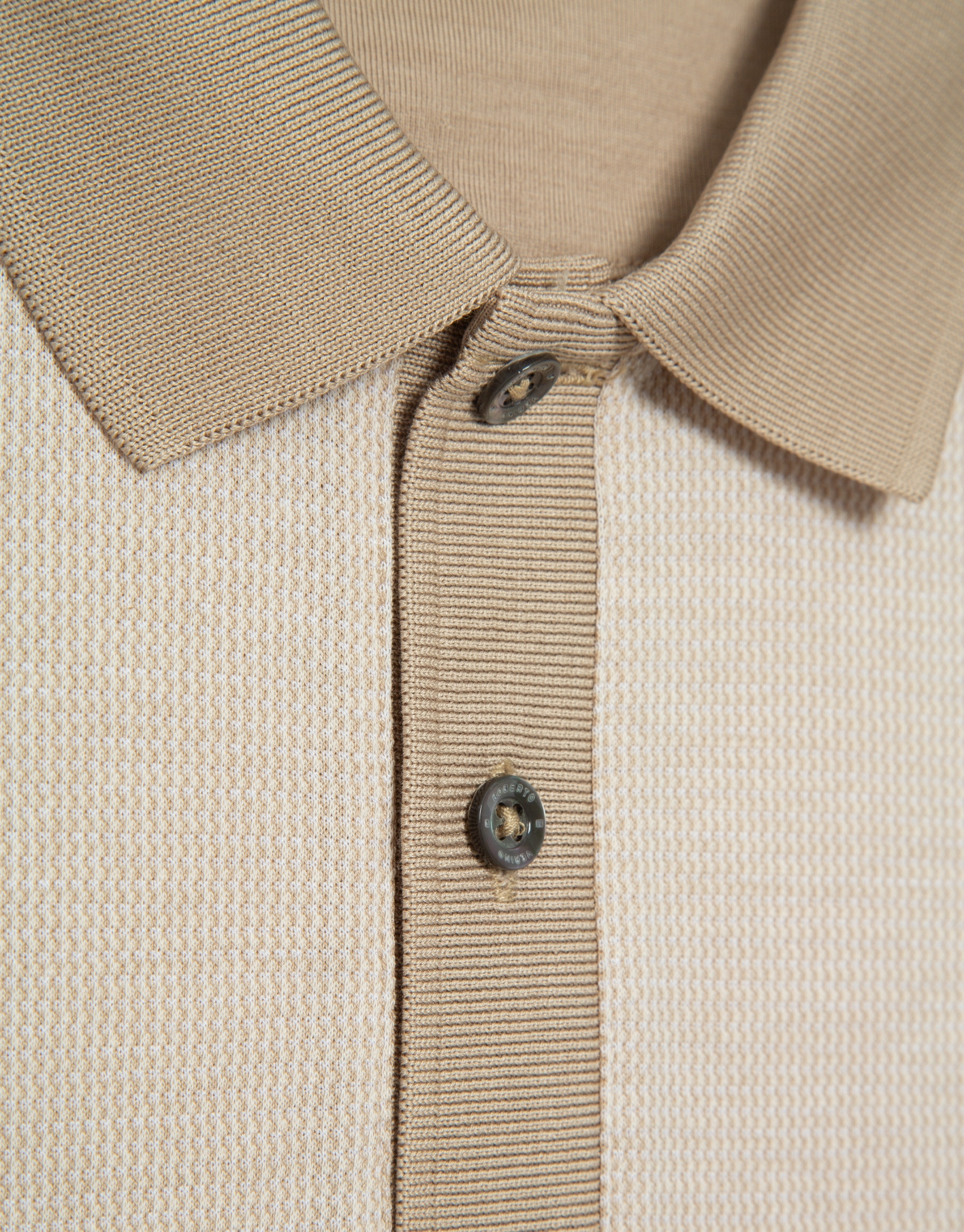 Polo jacquard mercerizado tricolor camel/blanco | Roberto Verino