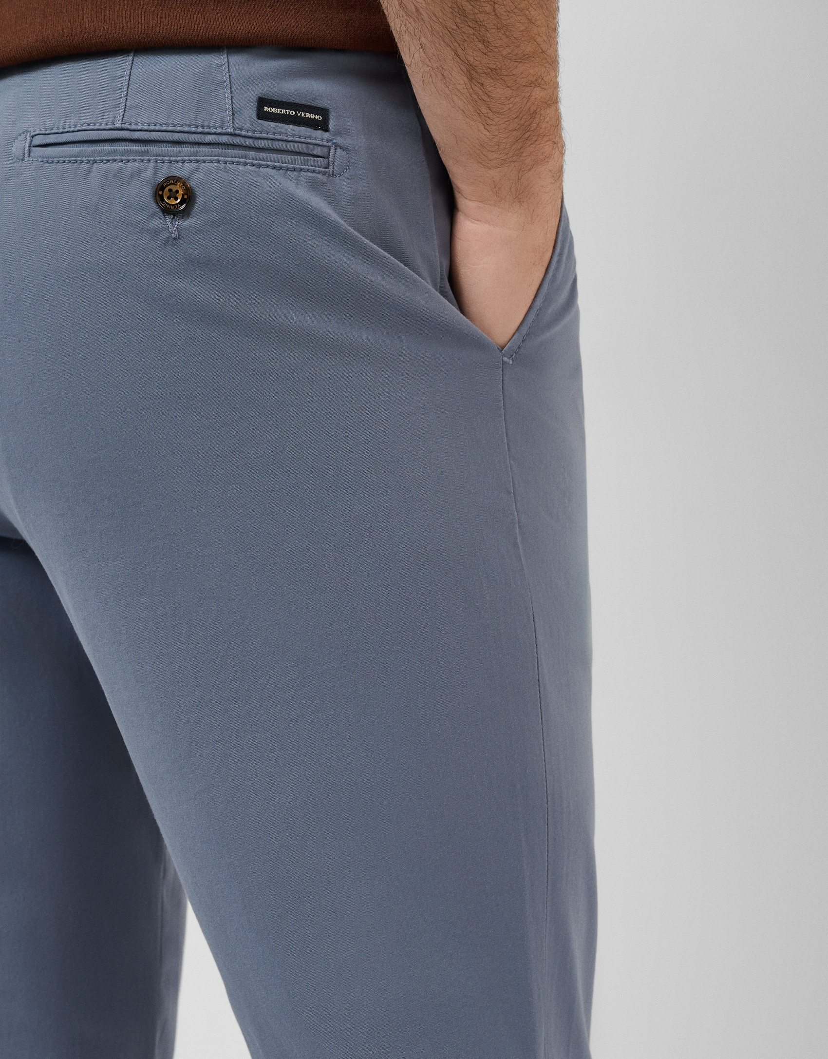 Greyish blue dyed chino trousers - Man - SS2026 | Roberto Verino