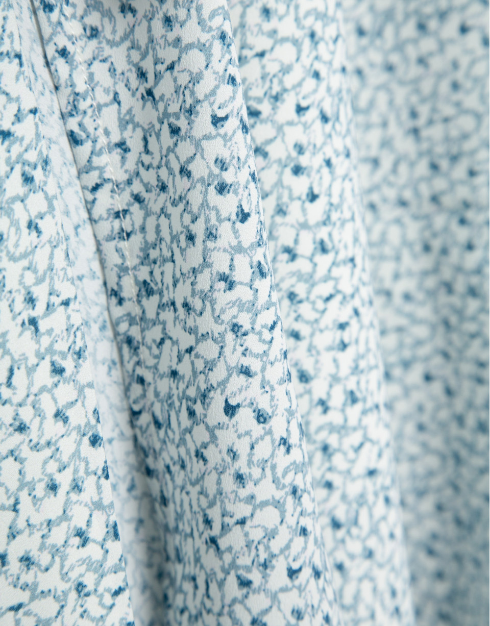 Midi skirt with slits in blue-toned printed ... | Roberto Verino