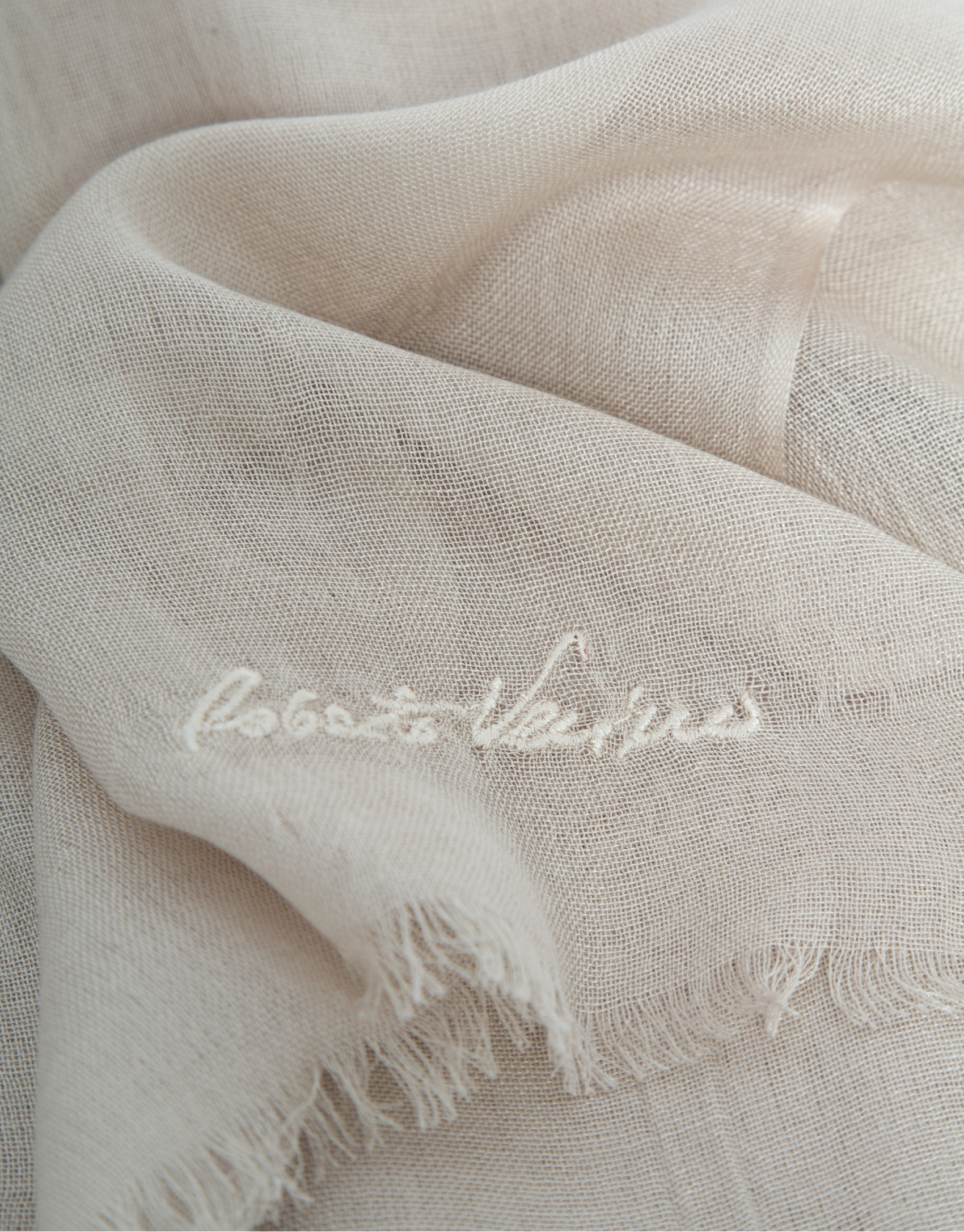 Beige modal scarf with embroidered signature | Roberto Verino