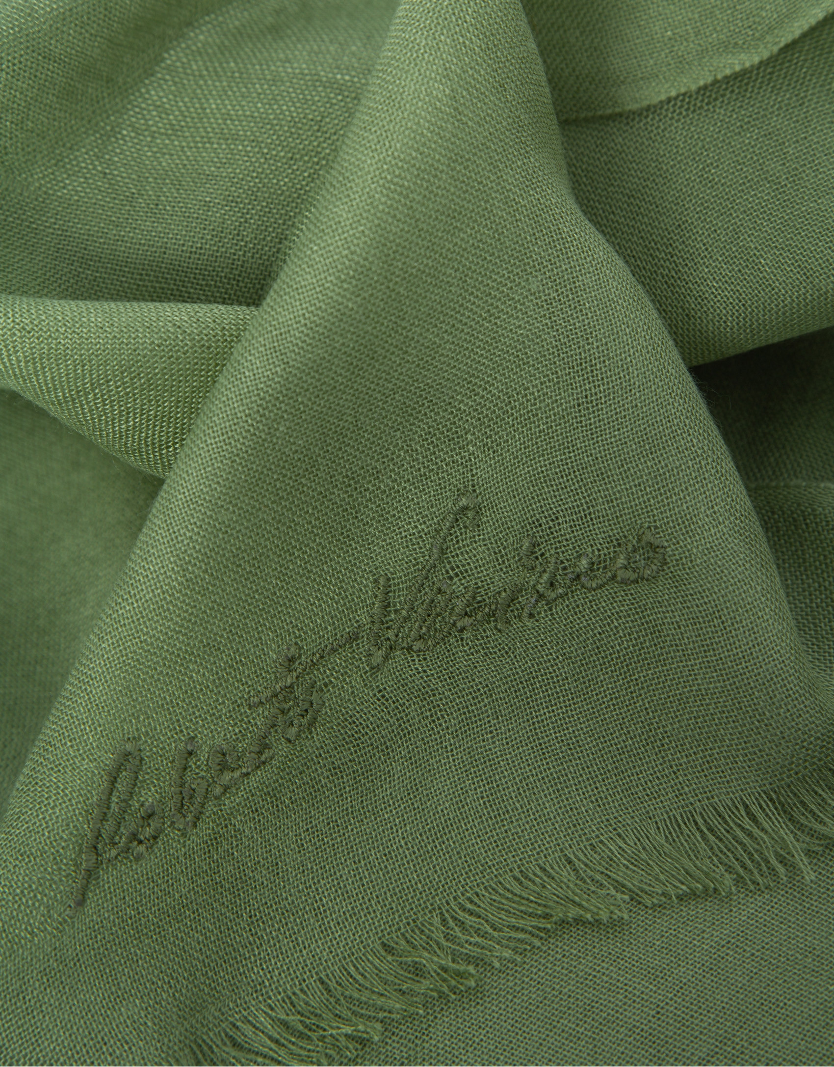 Green modal scarf with embroidered signature | Roberto Verino