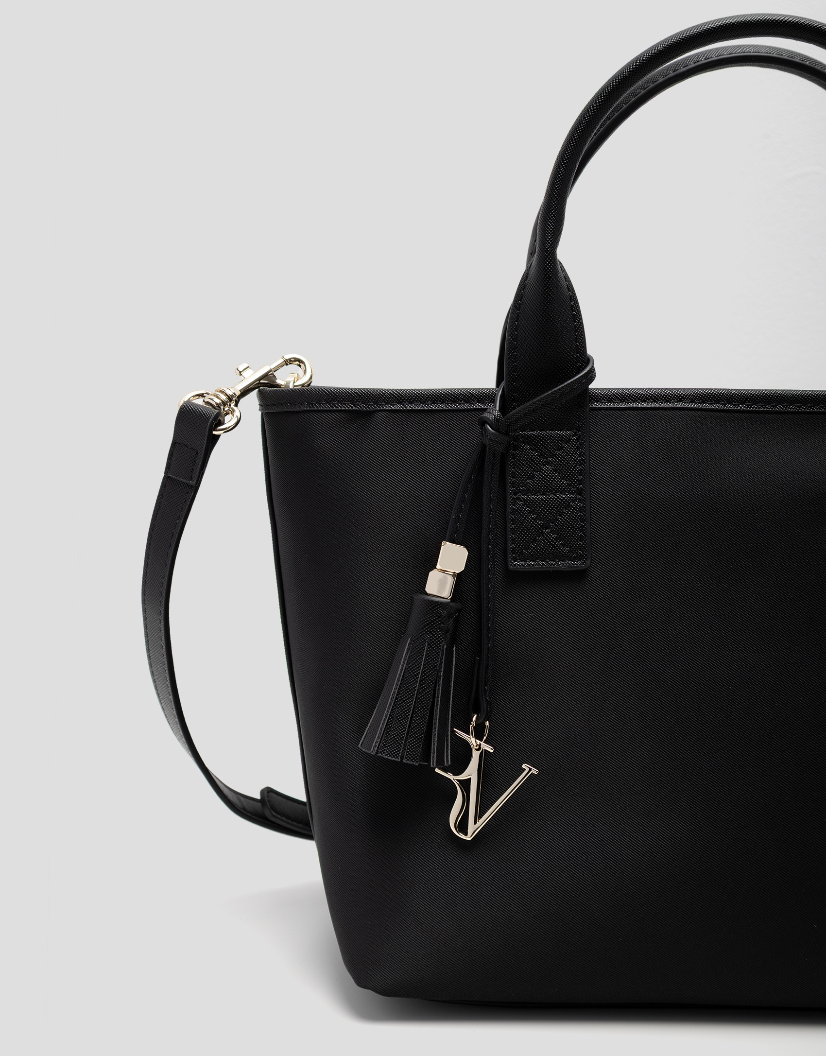 Bolso de mano Dafne Midi nailon negra - Mujer | Roberto Verino