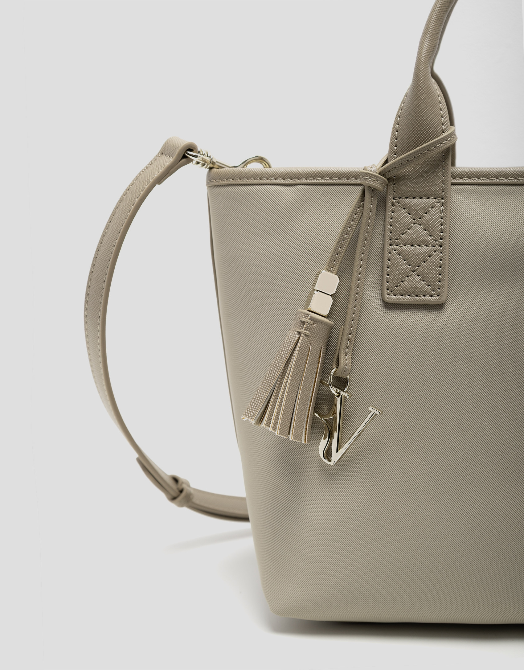 Dafne Midi beige nylon handbag - Woman - SS2026 | Roberto Verino