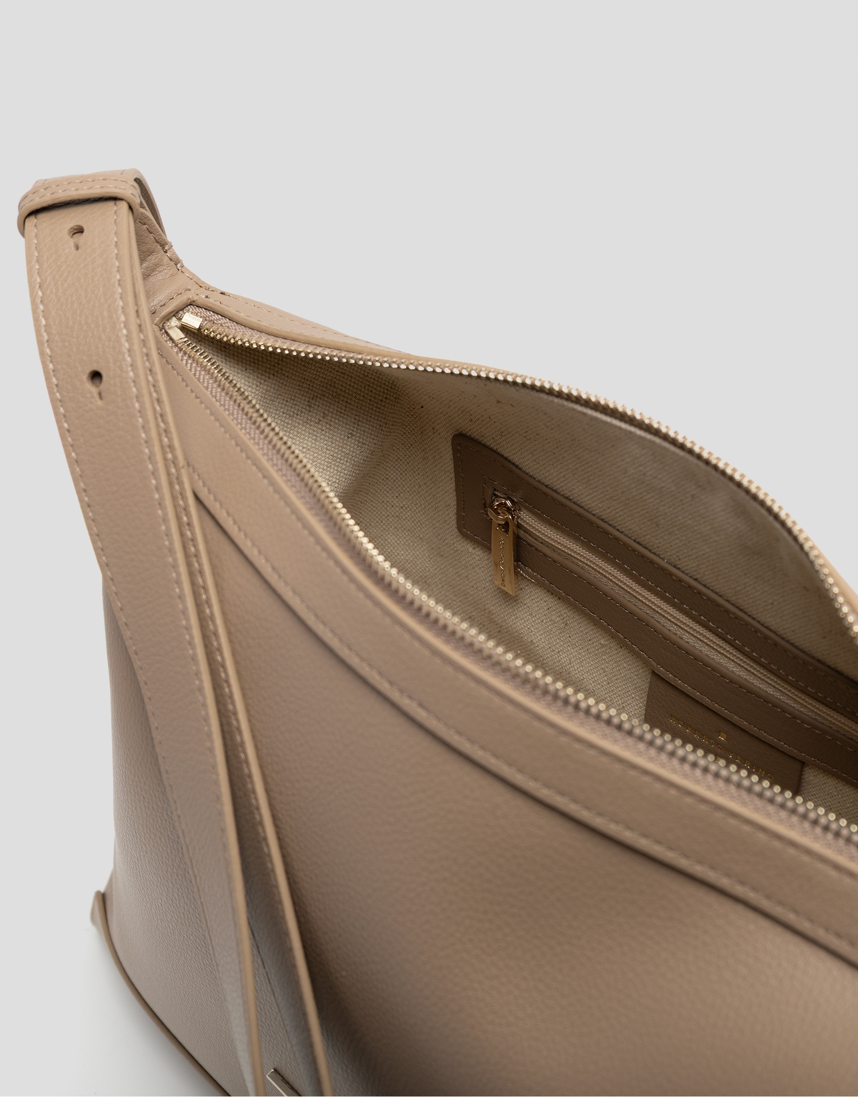 Lila camel leather hobo bag - Woman - SS2026 | Roberto Verino