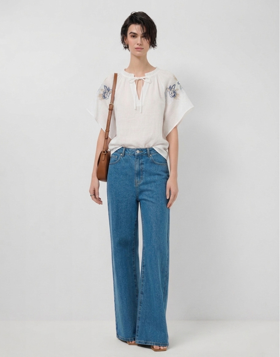 Blusa blanca con bordado floral azul - Mujer | Roberto Verino