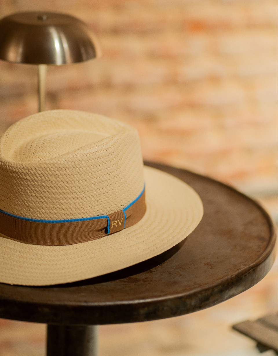 Ecru plant fibre hat with camel ribbon - Woman | Roberto Verino