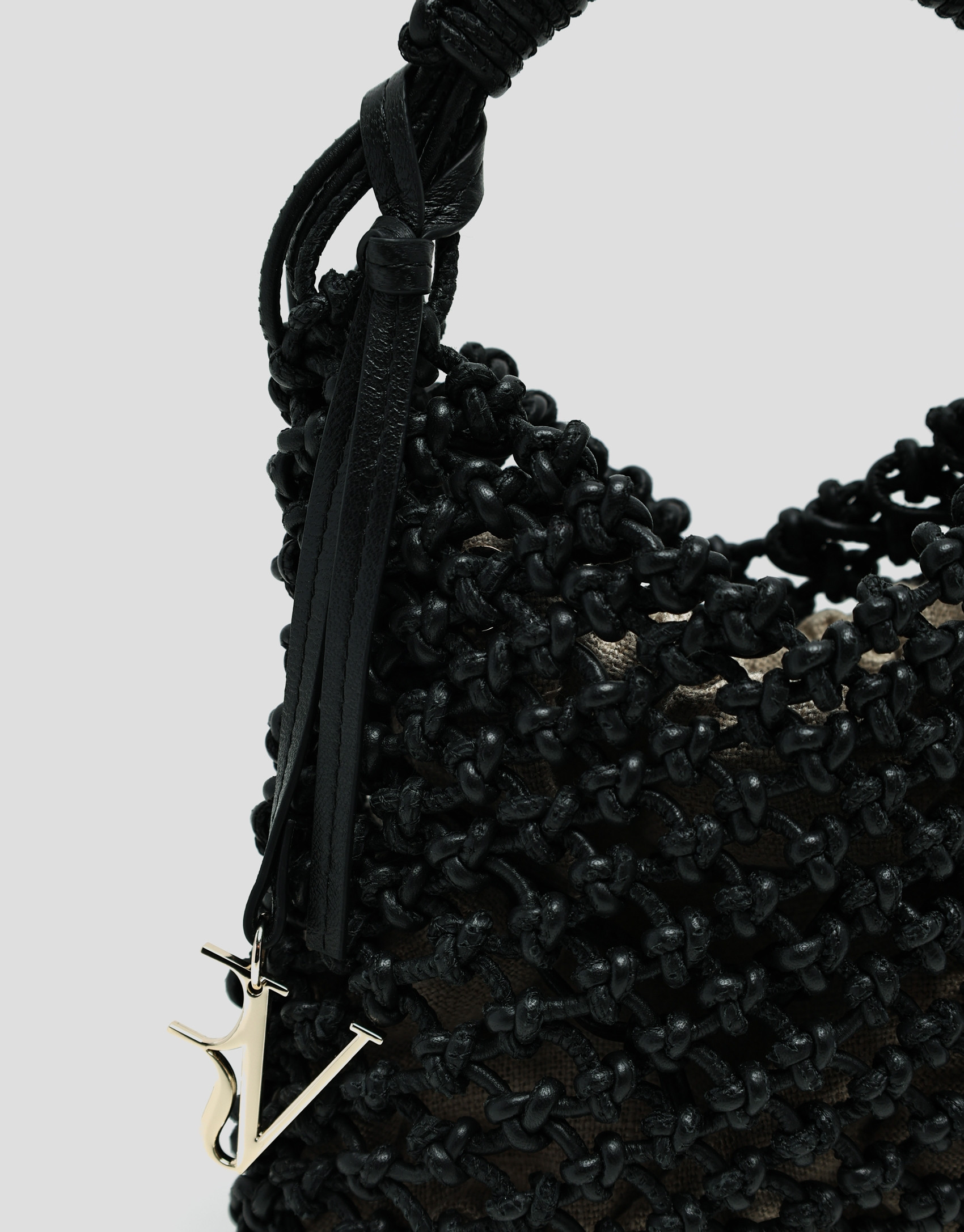 Alison Mini knotted leather handbag in black | Roberto Verino