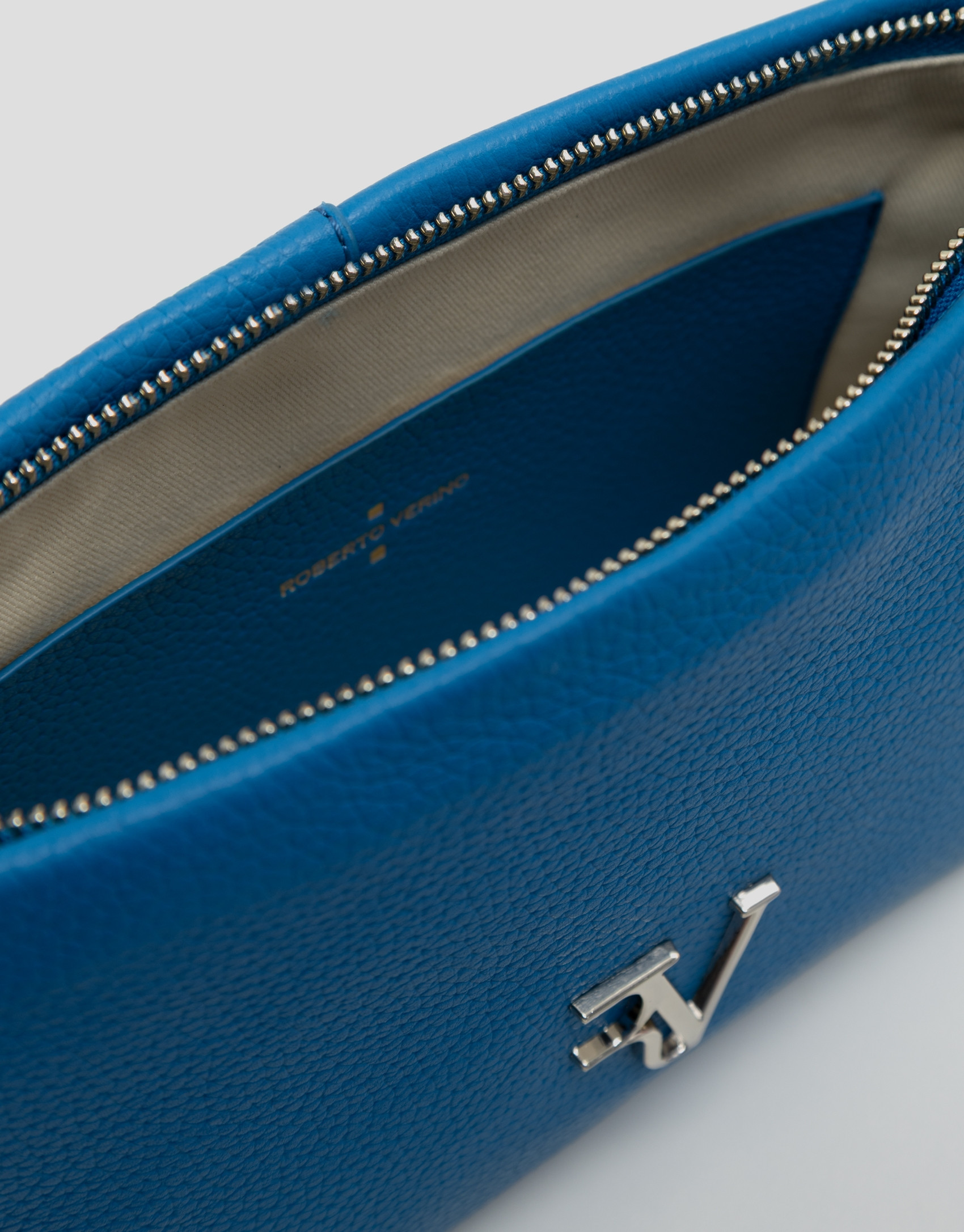 Bolso bandolera Megan Messenger piel azul claro | Roberto Verino