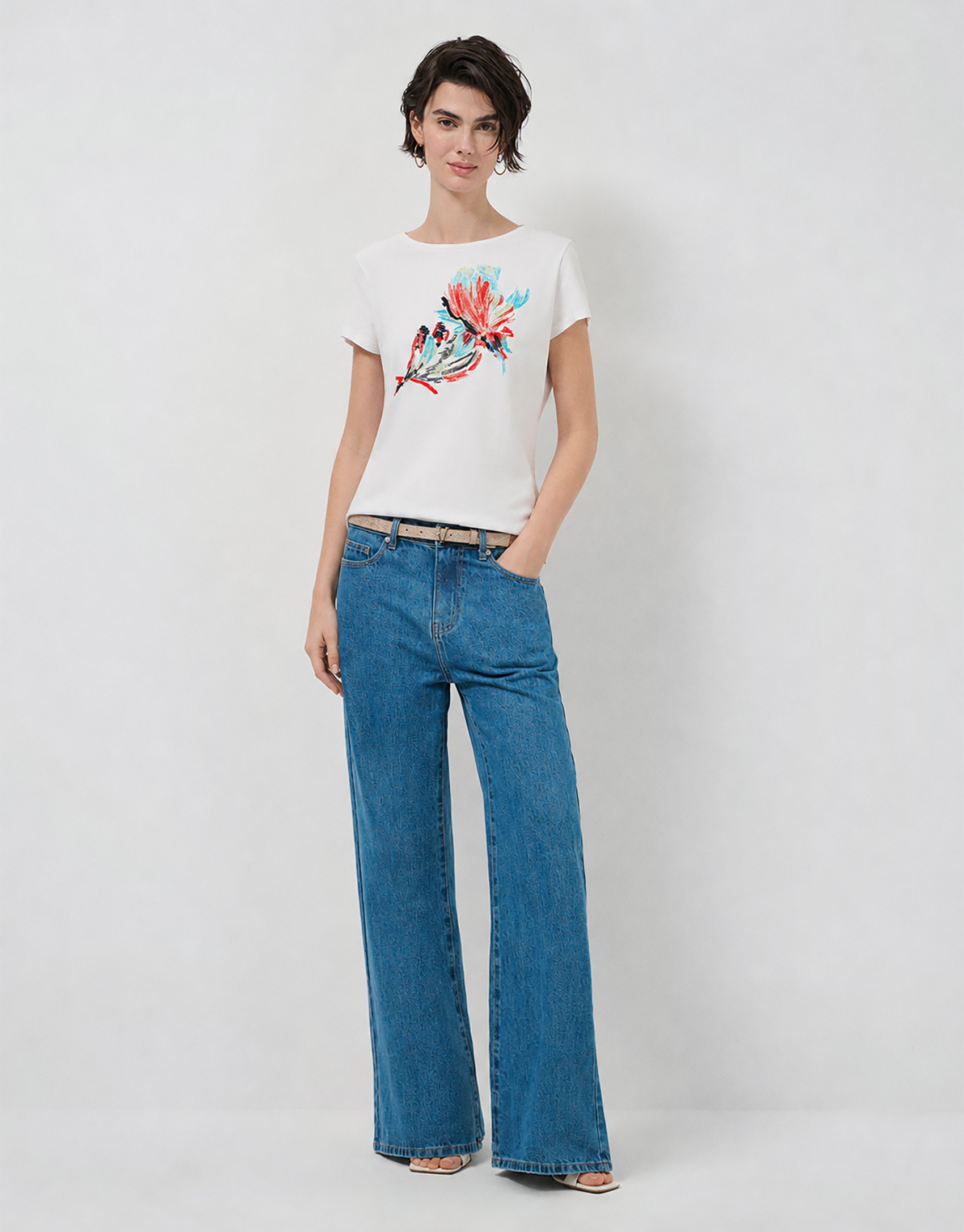 Camiseta algodón blanco con bordado flor | Roberto Verino