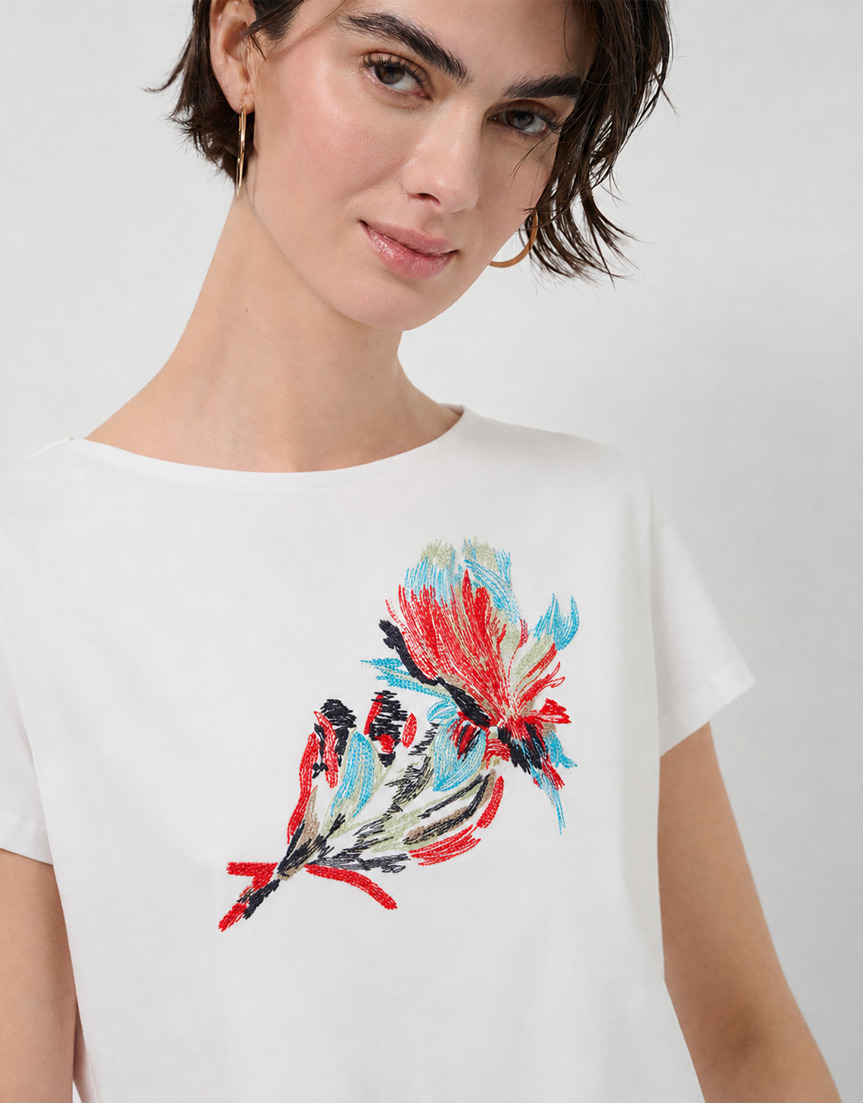 Camiseta algodón blanco con bordado flor | Roberto Verino