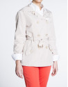 Gabardina beige doble botonadura. 