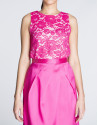 Top sisas de encaje fucsia.