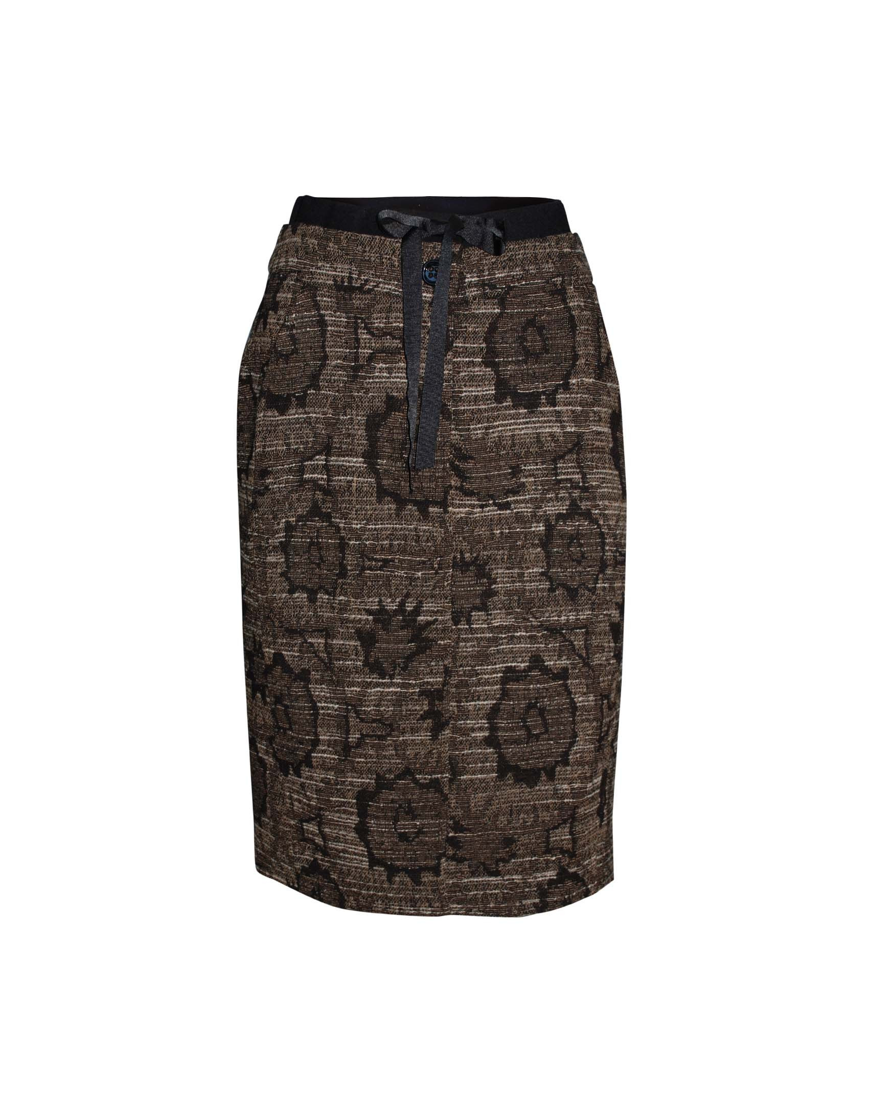 Skirt in floral motif pattern