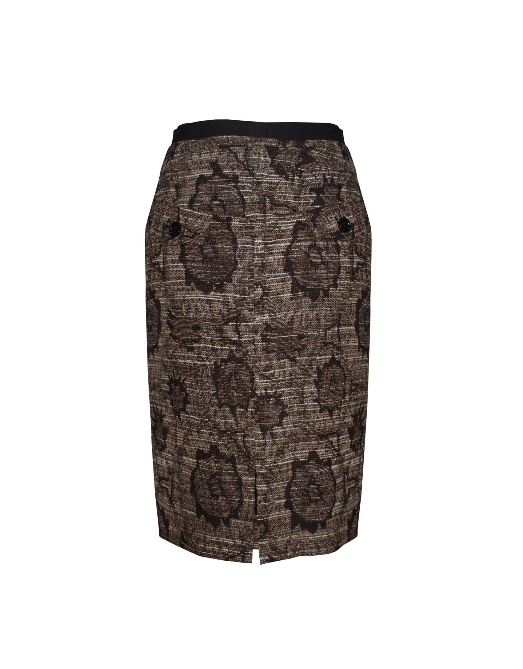Skirt in floral motif pattern