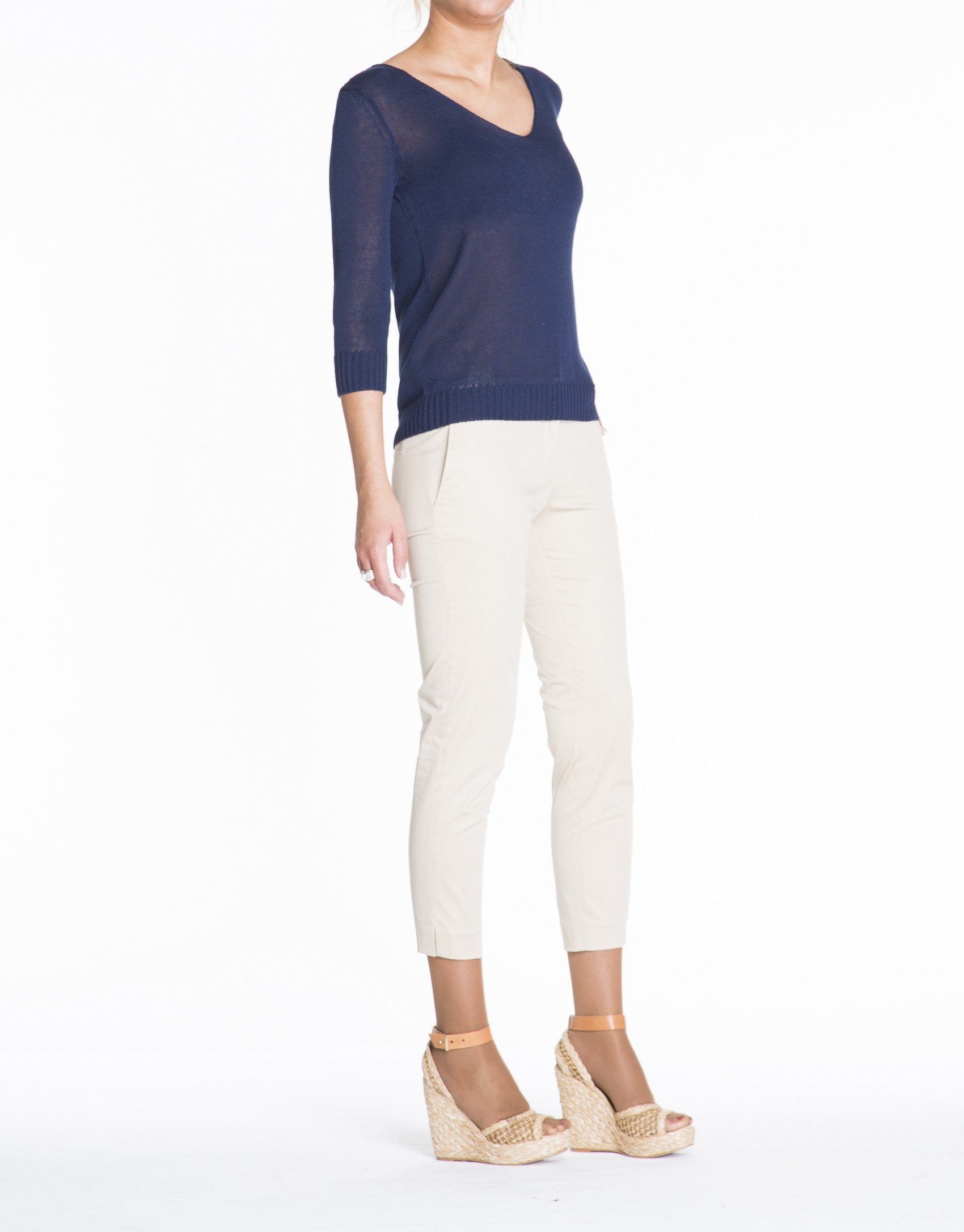 Jersey de lino en azul cuello V.