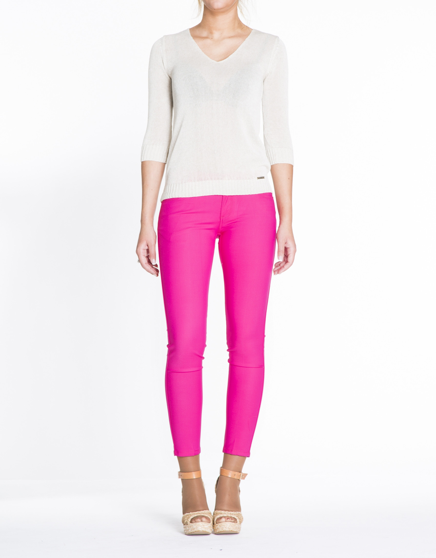 Jersey de lino en beige cuello V.