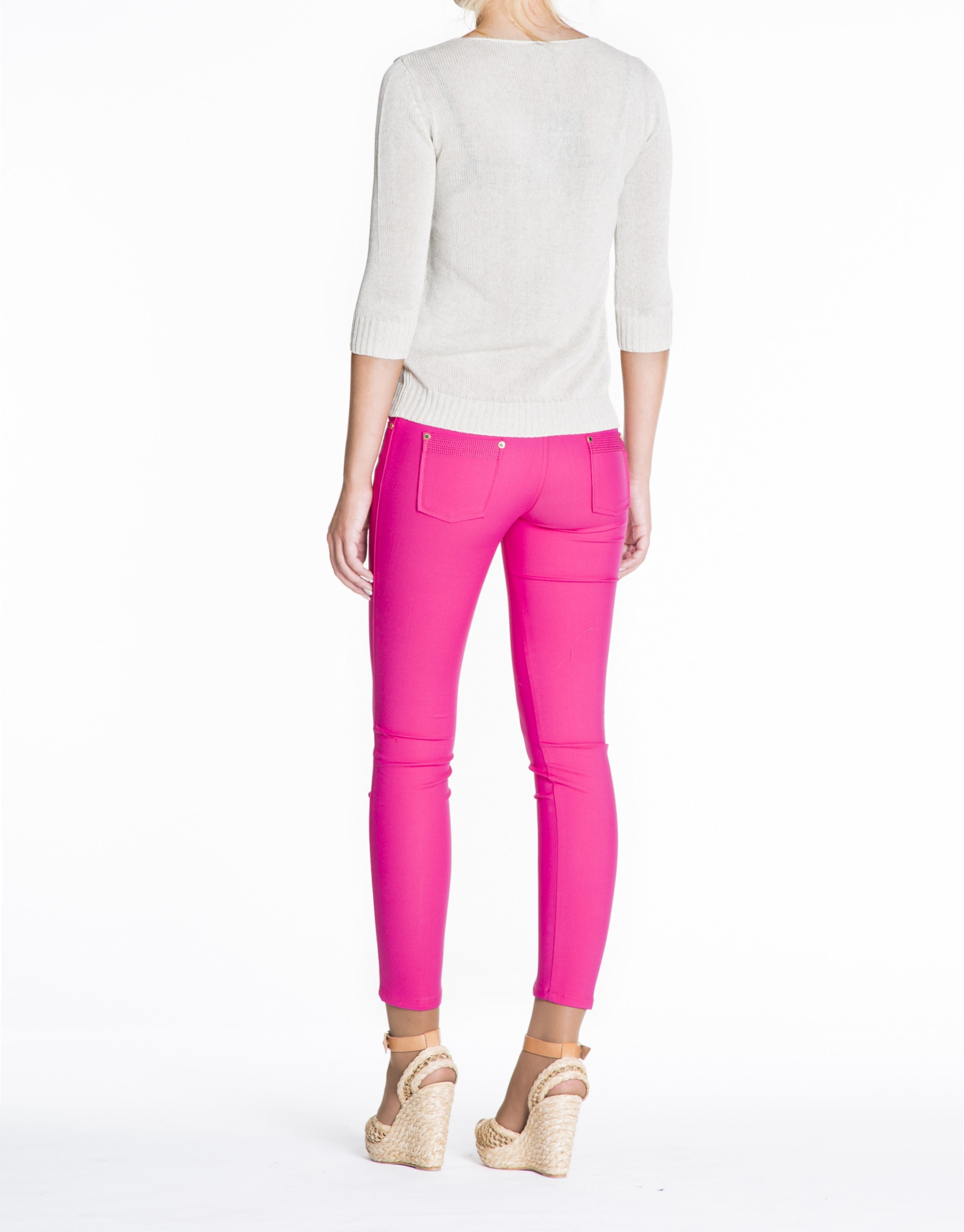 Jersey de lino en beige cuello V.