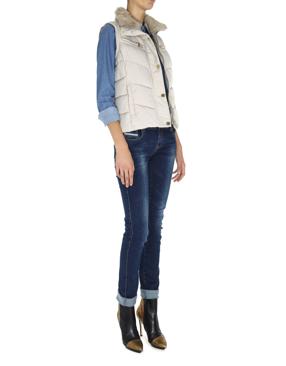 Chaleco acolchado beige cuello pelo