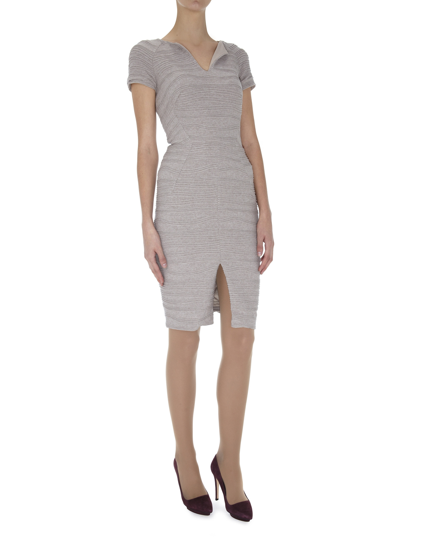 Vestido recto manga corta y cuello pico tejido punto relieve beige