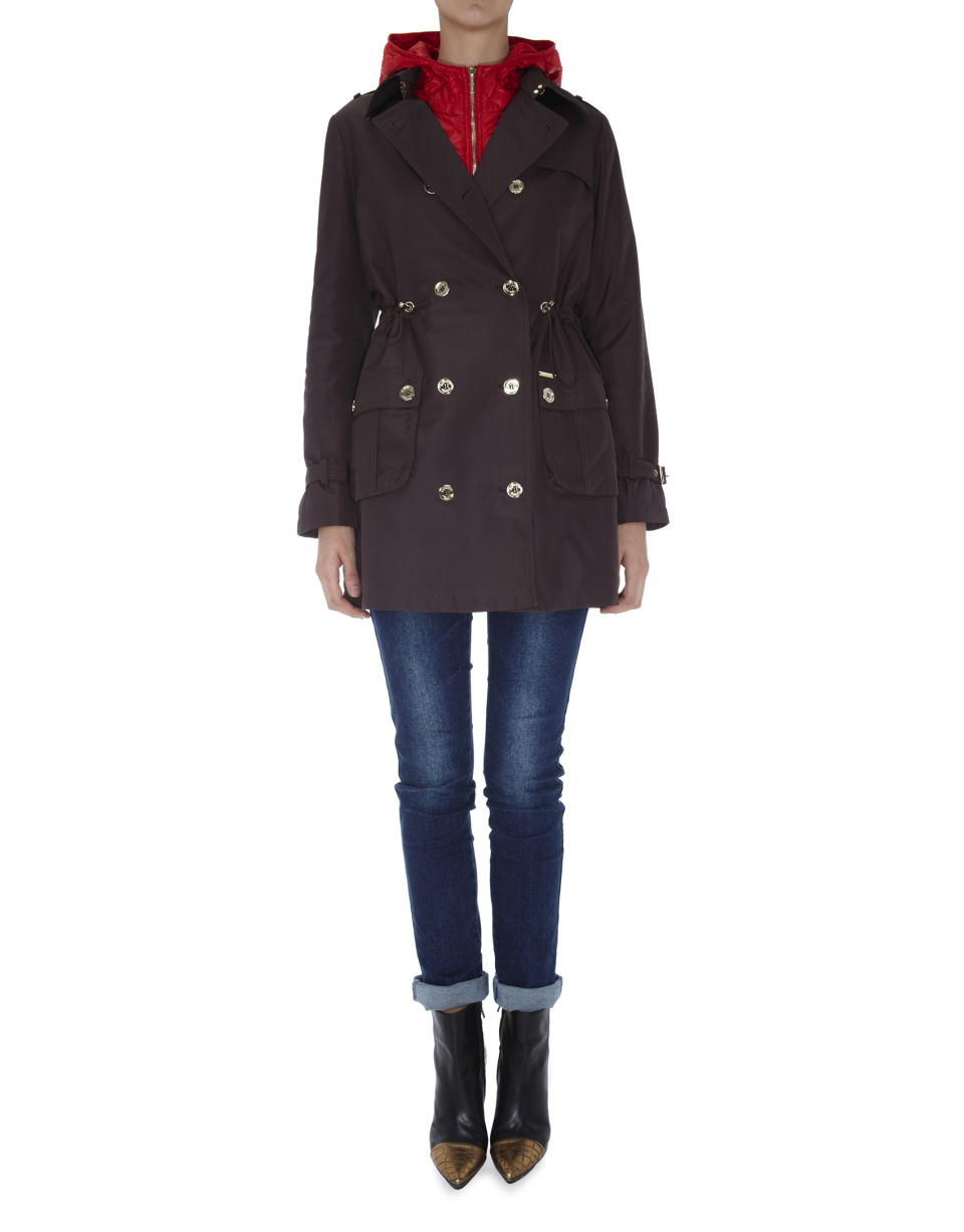 Trench marrón interior rojo extraíble