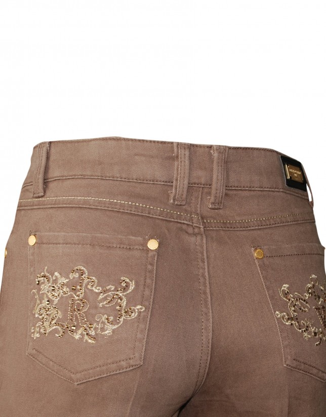 Brown pants with embroidered pockets