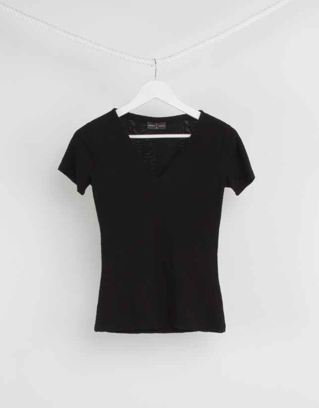 Camiseta escote pico negra