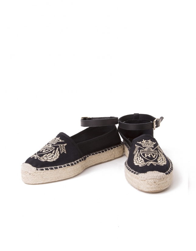 Espadrilles with embroidered emblem