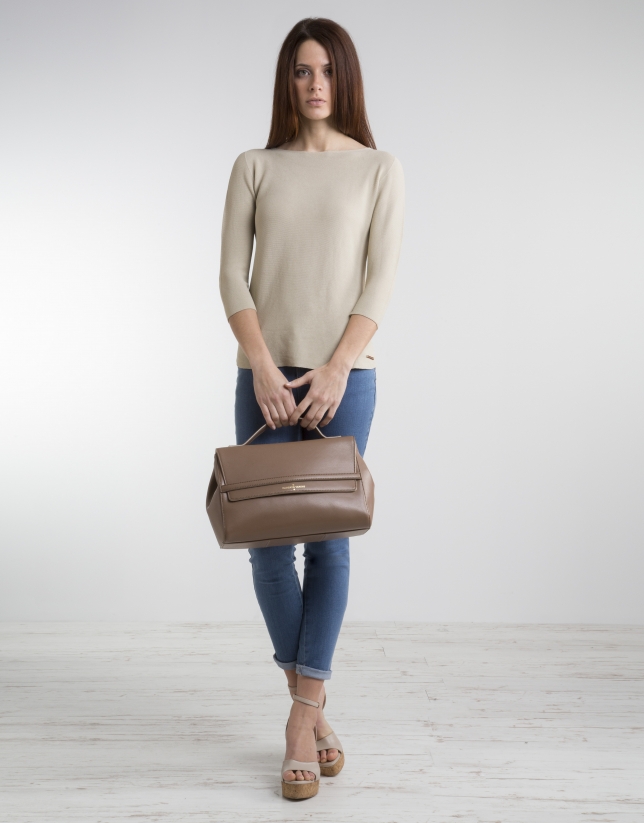 Camel sweater with three quarter sleeves